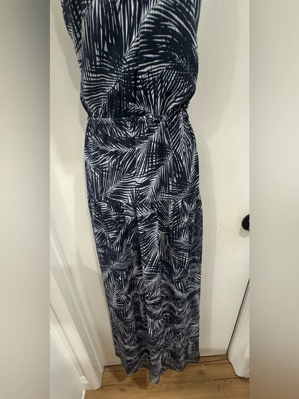 Tropical resort/vacation Sleeveless Palm-Print Maxi Dress in Navy and White